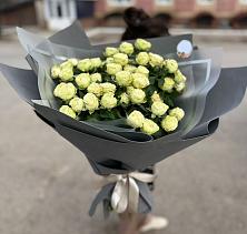 Букет Белые кустовые розы Солинеро в Ивакино