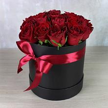 Цветочная композиция из Розы в шляпной коробке в Ивакино